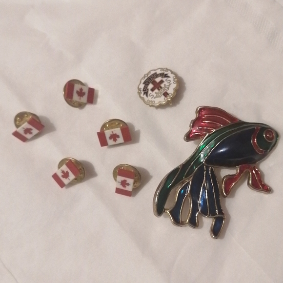 7 Pins.. Canadian flags/United methodist/fish